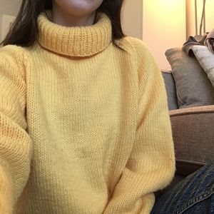 Sunny yellow knit turtleneck